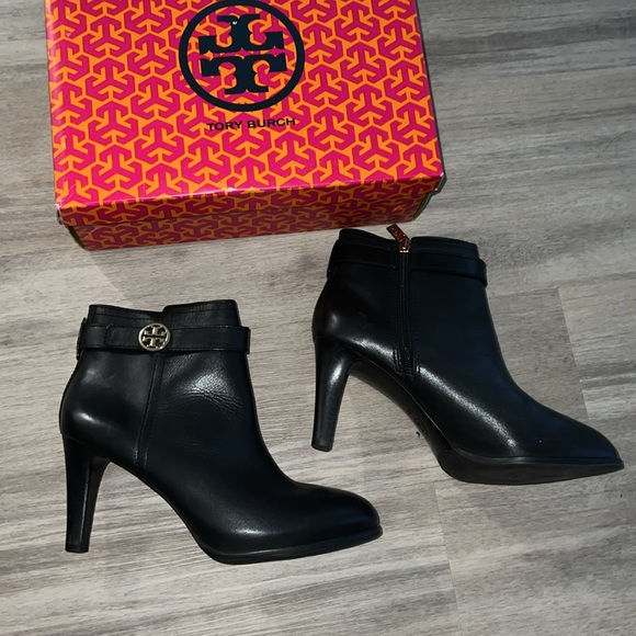 Tory Burch Black Bristol Bootie Calf size 9.5 - Picture 3 of 7